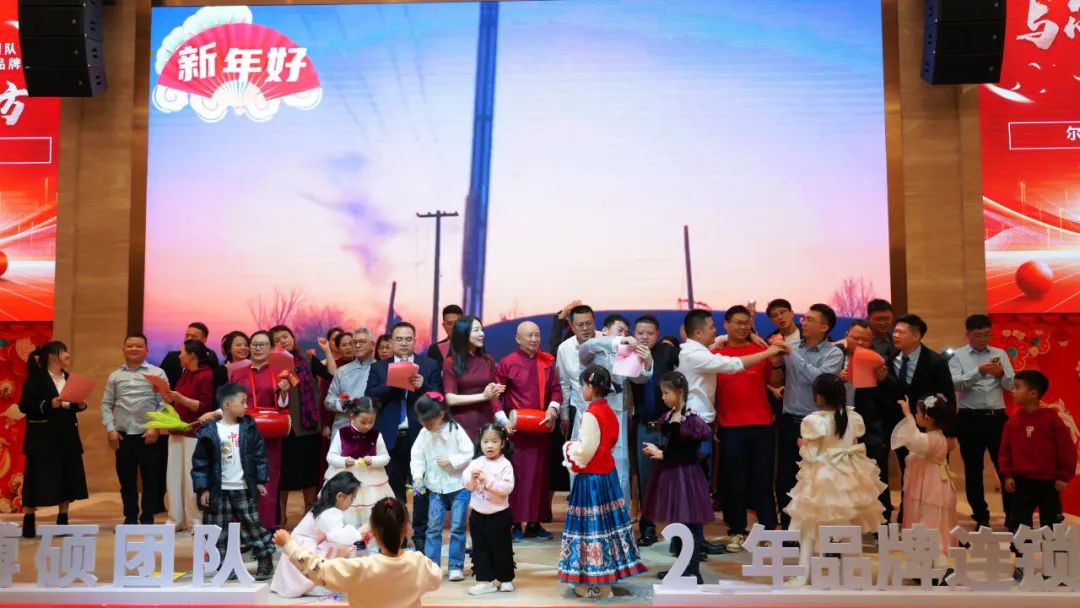 与尔同行,睦向远方——尔睦口腔品牌连锁2025年会盛典圆满落幕! 与尔同行,睦向远方——尔睦口腔品牌连锁2025年会盛典圆满落幕!